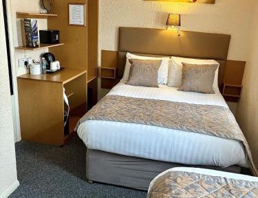 Family Room (2 Adults + 1 Child)