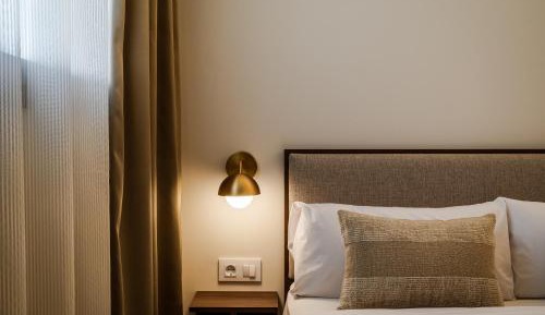 Single Room with Shared Bathroom