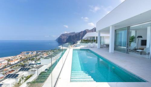 Four-Bedroom Penthouse Apartment