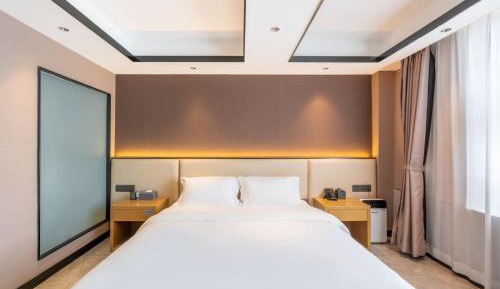 Deluxe Room (2 Adults + 1 Child)