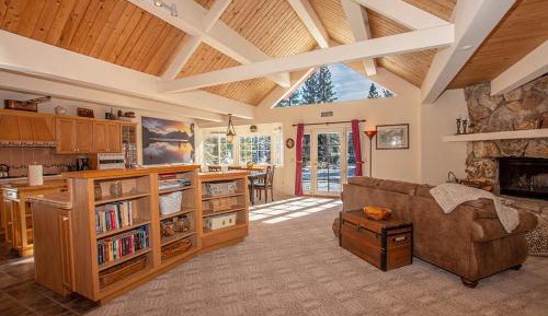 Three-Bedroom Holiday Home 