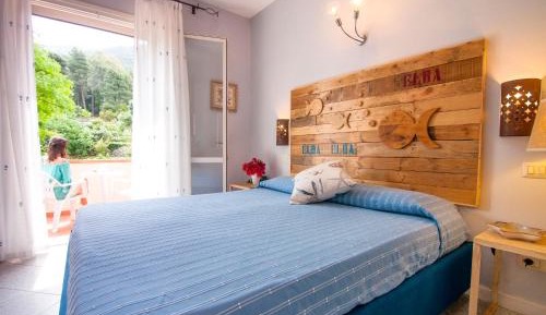 Double Room with Balcony with sea or garden view