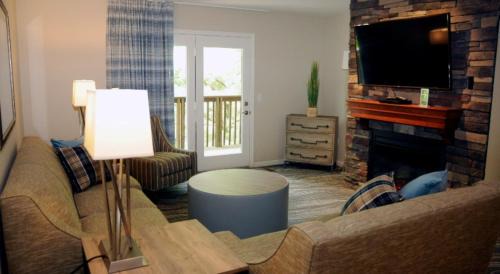 Summit Two Bedroom View Premium Condo with Jacuzzi - Full Kitchen