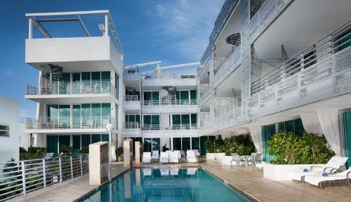 Balcony suite Pool View