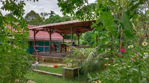 Bungalow with Garden View