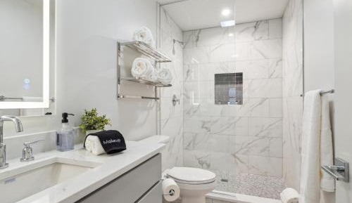Three-Bedroom Deluxe Apartment