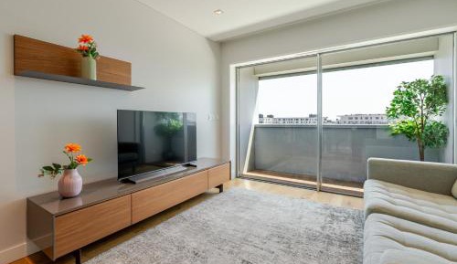 Two-Bedroom Deluxe Apartment with Balcony