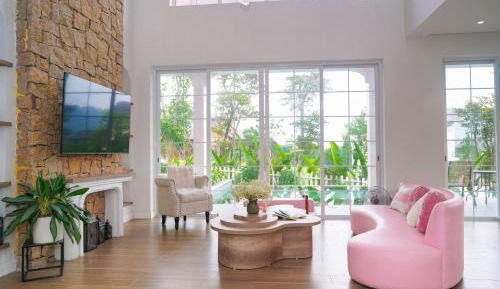 Villa with Garden View