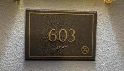 Deluxe One-Bedroom Apartment