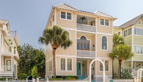 Four-Bedroom Holiday Home