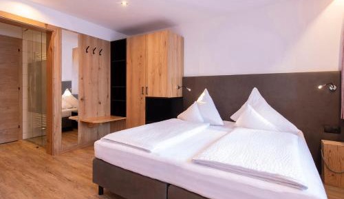 Family Room (2 Adults + 2 Children)