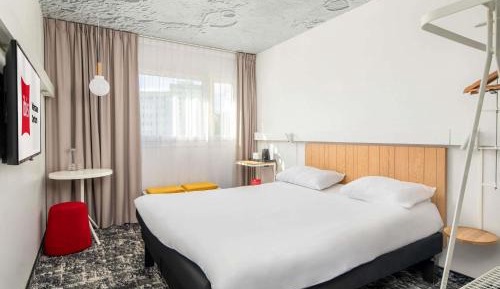 Agora Queen Room