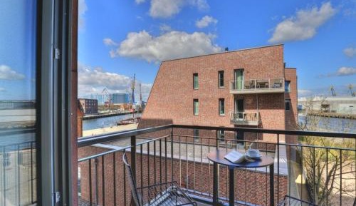 One-Bedroom Apartment with Balcony