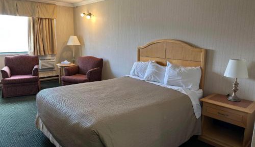 Deluxe Queen Room - Non-Smoking