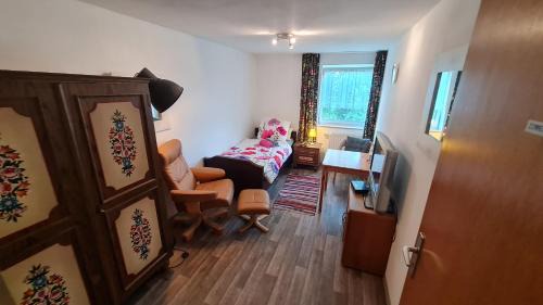 Single Room with Shared Bathroom