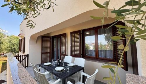 Apartment with Garden View