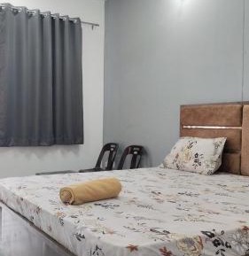 Deluxe Double Room (2 Adults + 1 Child)