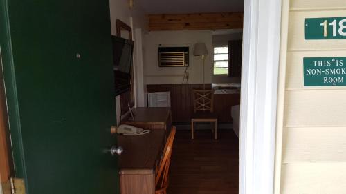 Basic Triple Room with Shared Bathroom