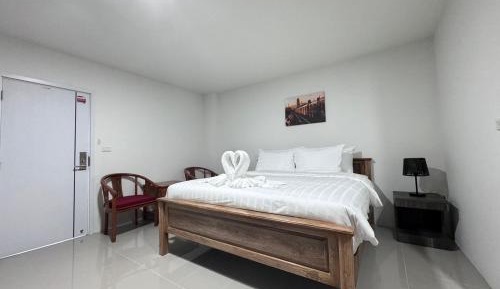 Deluxe Double Room (2 Adults + 1 Child)