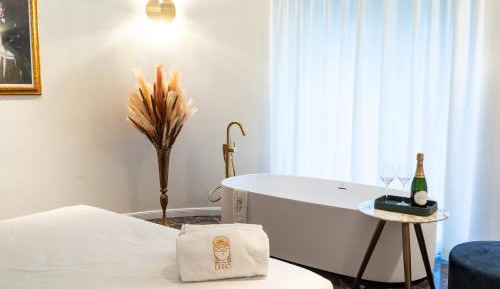 Deluxe King Suite