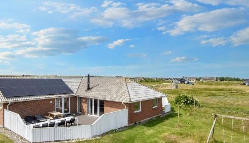 Six-Bedroom Holiday Home