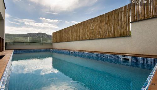 Four-Bedroom Apartment with Pool View