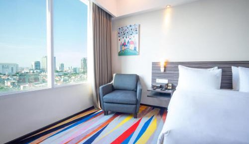 Standard Queen Room with City View - Free Breakfast