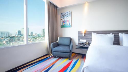 Deluxe Queen Room with City View - Smoking
