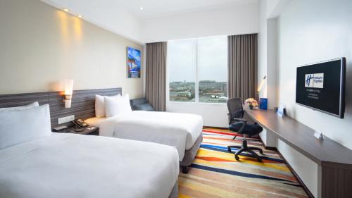 Standard Twin Room with City View and Free Breakfast - Non-Smoking