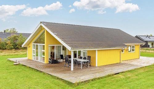 Three-Bedroom Holiday Home 