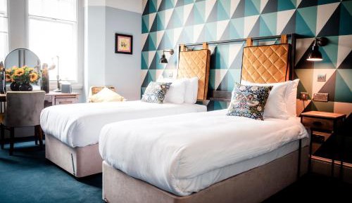 Deluxe King/Twin Room