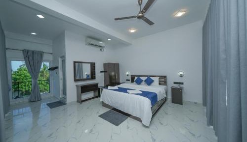 Deluxe Double Room with Balcony and Sea View