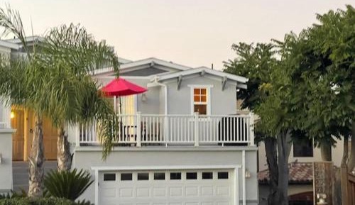 Two-Bedroom Apartment with Balcony and Sea View