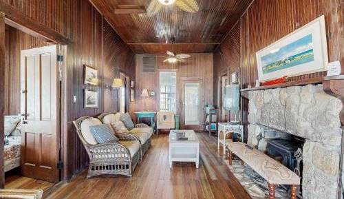 Five Bedroom Holiday Home