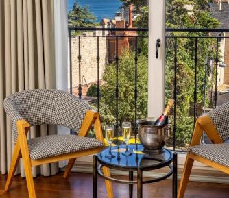 Deluxe Double Room with Side Sea View