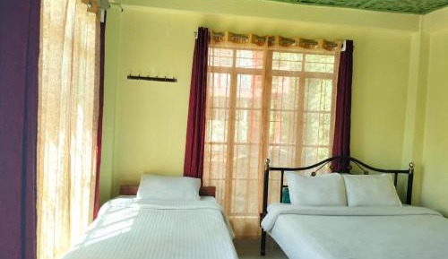 Basic Triple Room with Shared Bathroom