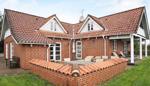 Five-Bedroom Holiday Home