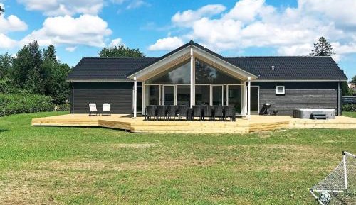 Seven-Bedroom Holiday Home