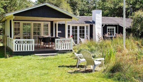 Three-Bedroom Holiday Home 