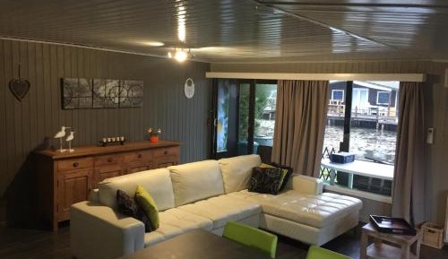 One-Bedroom Holiday Home
