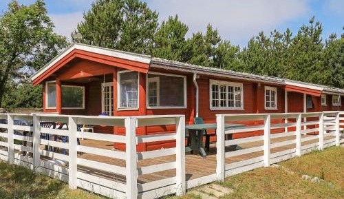 Three-Bedroom Holiday Home 
