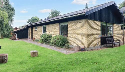 Three-Bedroom Holiday Home 
