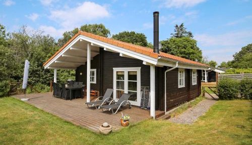 Three-Bedroom Holiday Home 