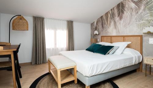 Double or Twin Room with Private Bathroom