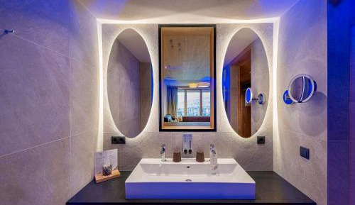 Junior Suite with Mountain View