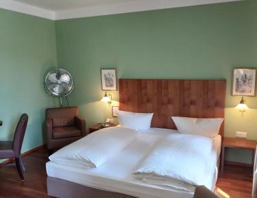 Large Double Room