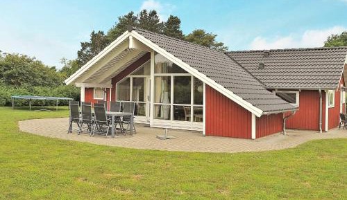 Three-Bedroom Holiday Home 