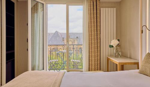 Privilege Room with Saint-Germain-des-Prés Church View 