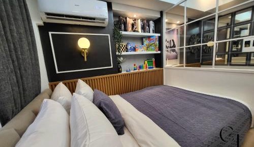 Deluxe Studio
