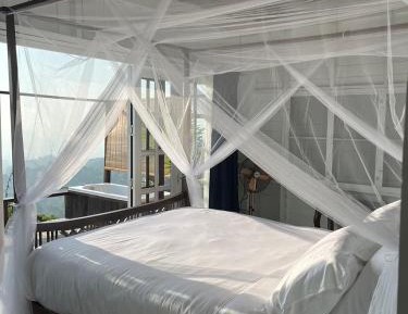 Suite with Mountain View